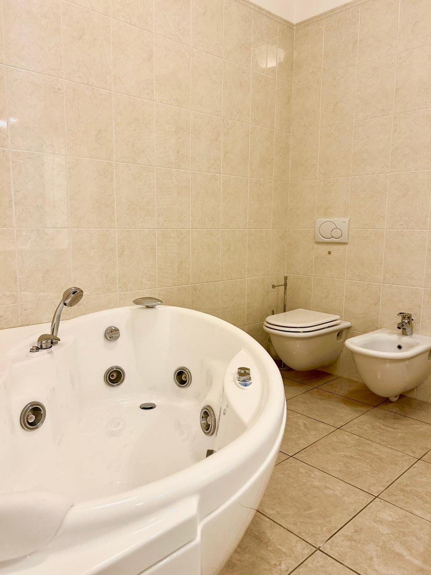 Porta Torre Como Apartment - By Relais Di Giada Zewnętrze zdjęcie